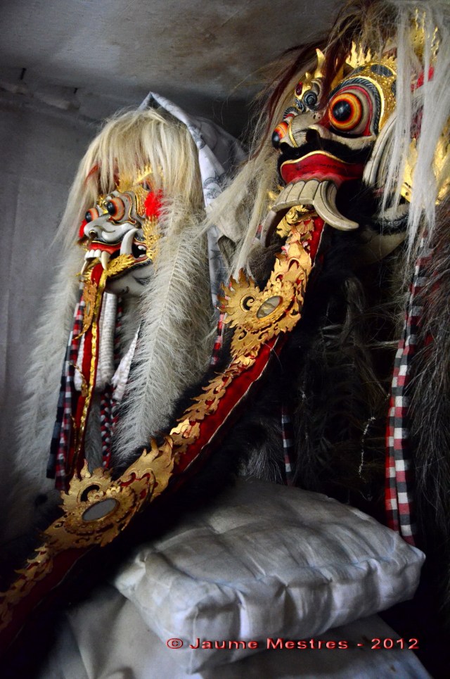 Màscares de la bruixa Rangda, l’ésser més malvat de la mitologia balinesa.