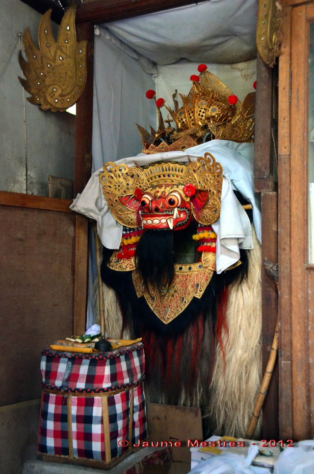 El Barong Ket és l’única criatura que pot enfrontar-se a Rangda i neutralitzar-la, que no vèncer-la. En la mitologia balinesa el mal és impossible d’eliminar.   